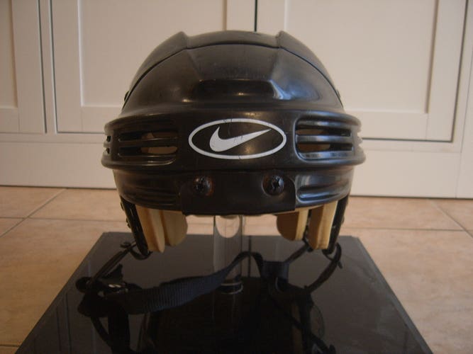 Used condition Nike HH0004 Senior Hockey Helmet Black Color sz Large