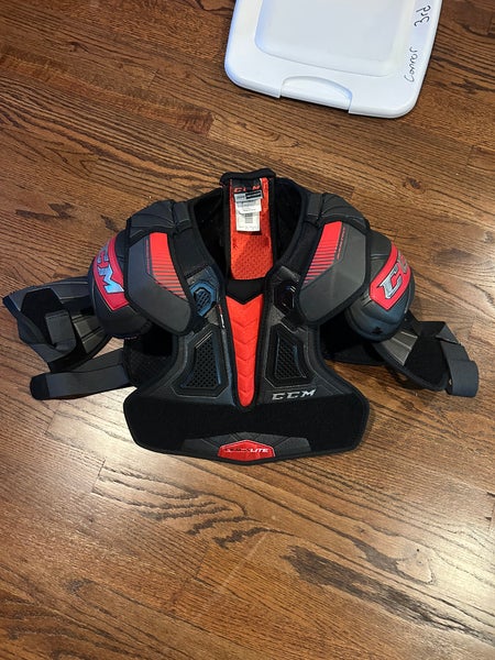 Medium Senior CCM QuickLite Shoulder Pads (Used)