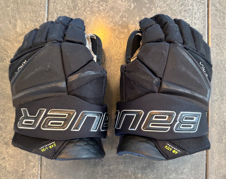 Black Junior Bauer Vapor Hyperlite Gloves 13" (Used)