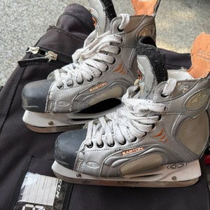 Easton Synergy 1100 Hockey Skates Regular Width 7 (Used)