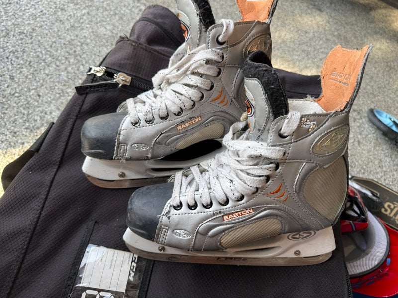Easton Synergy 1100 Hockey Skates Regular Width 7 (Used)