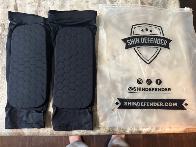 Shin Defender Shin Guardian One Piece Small Soccer Shin Guards (New)