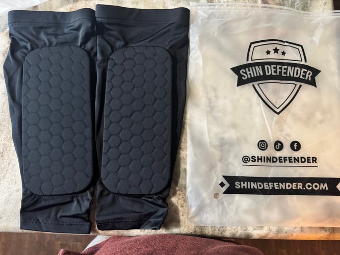 Shin Defender Shin Guardian One Piece Large soccer Shin Guards (New)