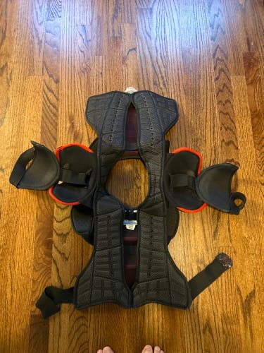 Large Junior CCM U+ Crazy Light Shoulder Pads (Used)