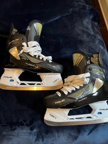 True Catalyst 7 Hockey Skates Wide Width 8