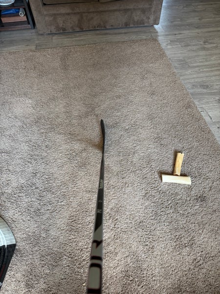 Senior Bauer Vapor Hyperlite Right Handed Hockey Stick P92 (Used)