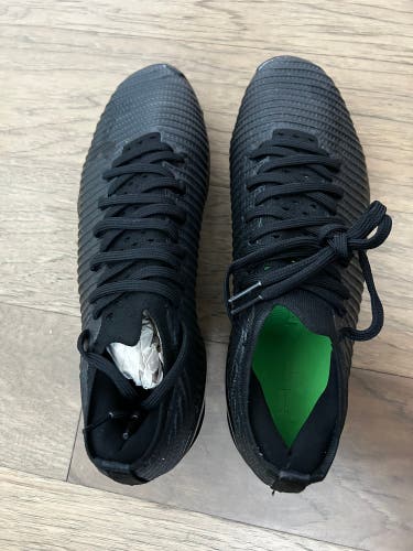Men's Size M 10.0 (W 11.0) Under Armour Blur Low Top Molded Cleats (New)