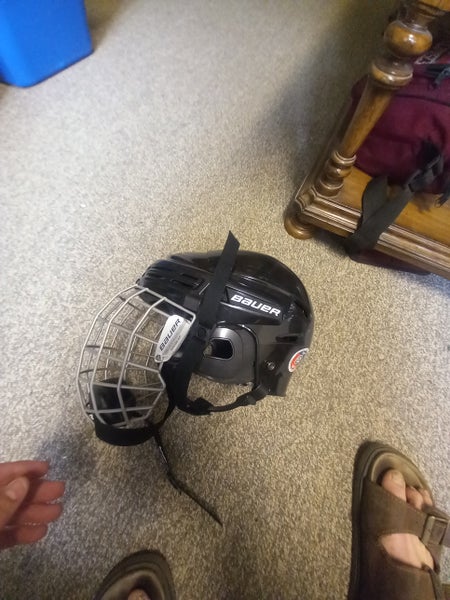 Small Bauer 2100 Helmet (Used)