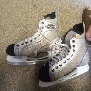 Easton Magnum Size 8 Senior Hockey Skates Regular Width 8 (Used)