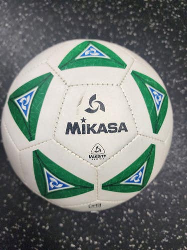 Used Mikasa DELUXE CUSHIONED SOCCER BALL All Size Soccer Ball Green And White 5 11849-S000031534