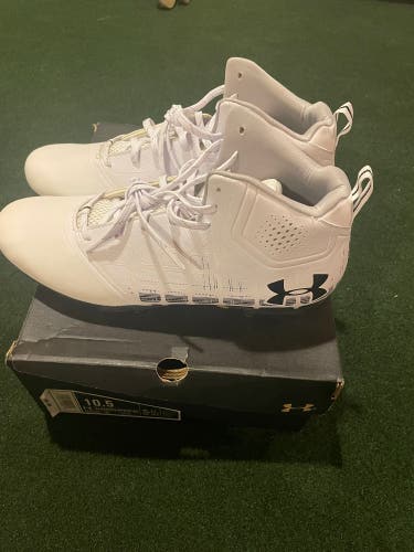 White Men's Size M 10.5 (W 11.5) Adult Under Armour Banshee Mid Molded Cleats (New with box)
