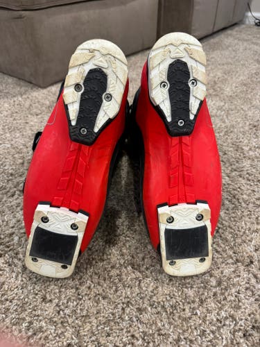 Mondo 28 & 28.5 Men's Salomon X-Pro All Mountain Ski Boots Medium Flex (Used)