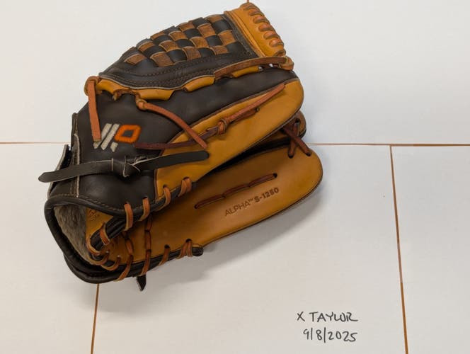 2023 Nokona RH Outfield Alpha Baseball Glove 12.5" (Used)