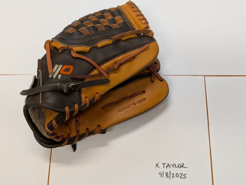 2023 Nokona RH Outfield Alpha Baseball Glove 12.5" (Used)