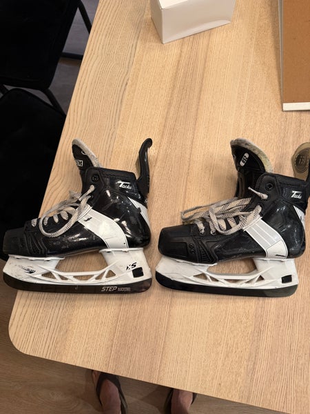 CCM Tacks XF 652 Hockey Skates Size 4.5 (Used)