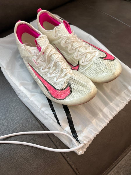 White Men's Size M 11.0 (W 12.0) Adult Nike Shoes (New)