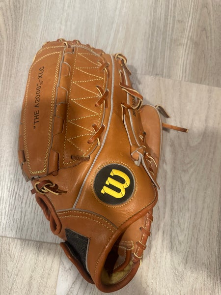Wilson A2000 RH Pitcher's Baseball Glove 12" (New)