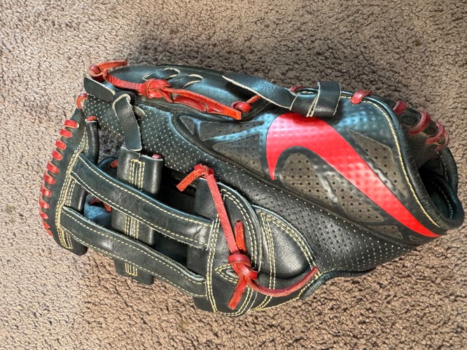 Nike MVP Elite Pro RH Outfield Baseball Glove 12.75" (Used)