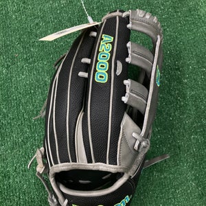 Adult Wilson A2000 RH Outfield Softball Glove 13" (Used)