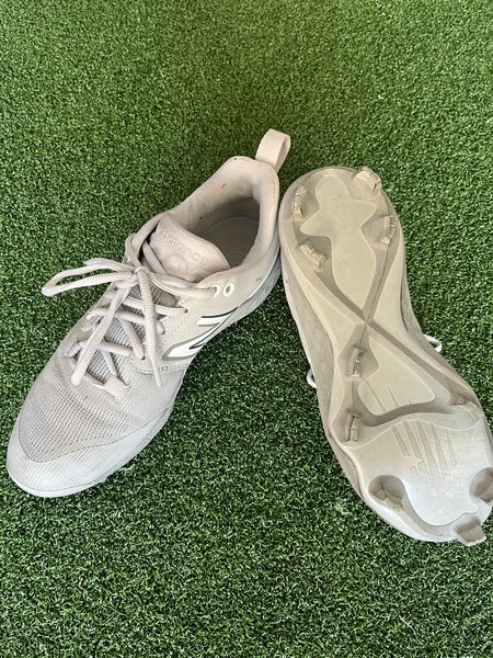 Gray Men's Size M 6.5 (W 7.5) New Balance Low Top 3000v6 Molded Cleats (Used)