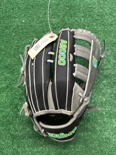Adult Wilson A2000 RH Outfield Softball Glove 13" (Used)
