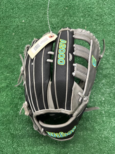 Adult Wilson A2000 RH Outfield Softball Glove 13" (Used)