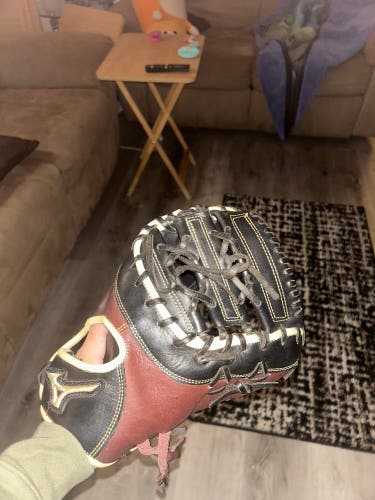 2022 Mizuno RH First Base Baseball Glove 12.5" (Used)