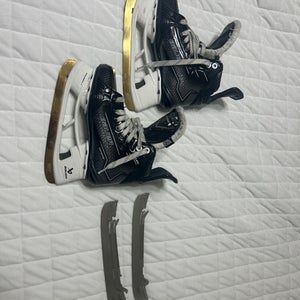 Bauer Supreme M50 Pro Hockey Skates Regular Width Size 2.5 (Used)