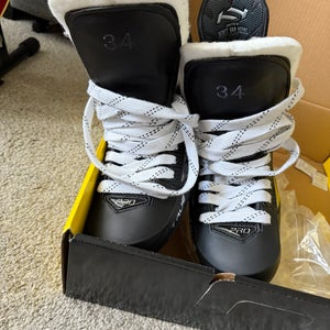 True Catalyst Pro Hockey Skates Wide Width 8 (Used)