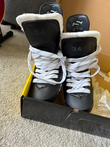 True Catalyst Pro Hockey Skates Wide Width 8 (Used)