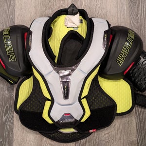 Small Junior Bauer Vapor Hyperlite Shoulder Pads (Used)