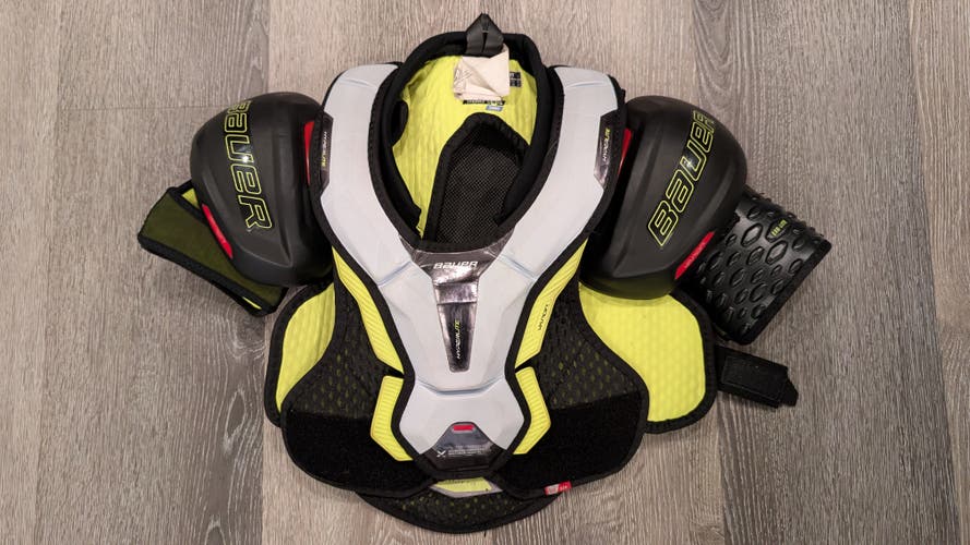 Small Junior Bauer Vapor Hyperlite Shoulder Pads (Used)