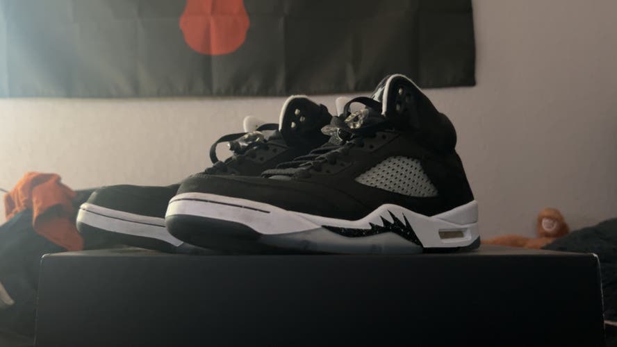 Men's Size M 10.5 (W 11.5) Air Jordan 5 Shoes (Used)