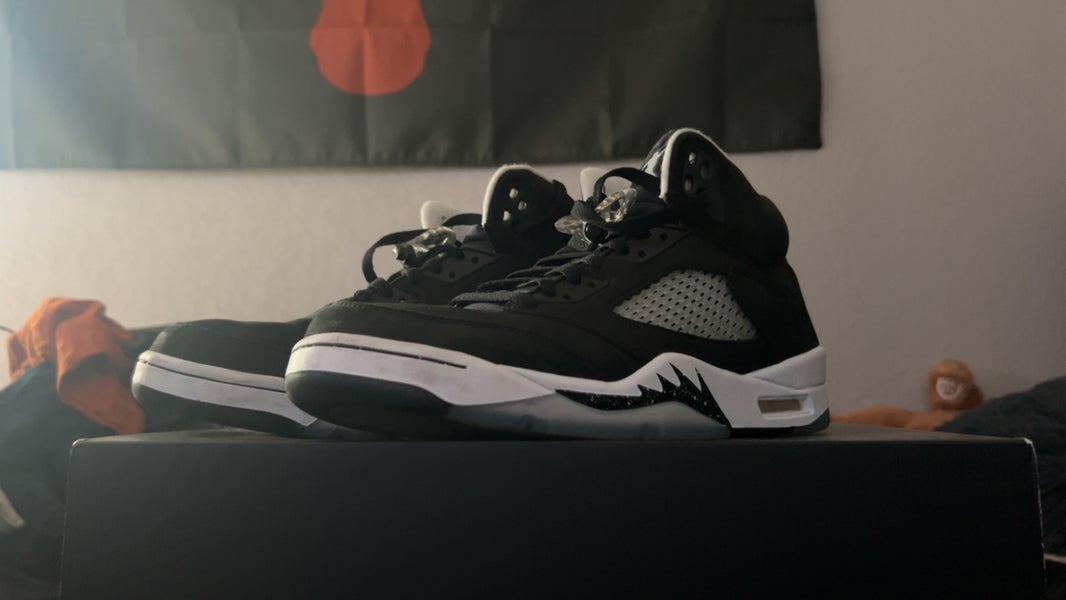 Men's Size M 10.5 (W 11.5) Air Jordan 5 Shoes (Used)