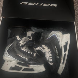 Like new 2025 Bauer Vapor Flylite Hockey Skates size 5.5 fit 1