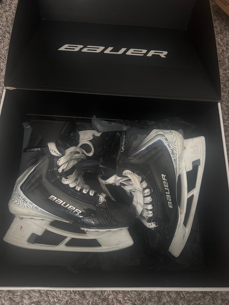 Like new 2025 Bauer Vapor Flylite Hockey Skates size 5.5 fit 1