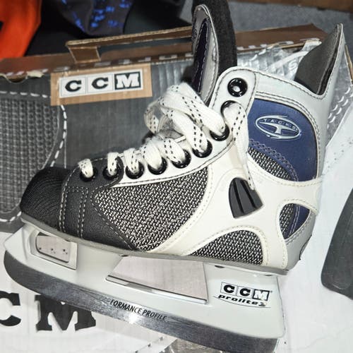 2001 CCM 852 Super Tacks Hockey Skates Regular Width 10 (New)