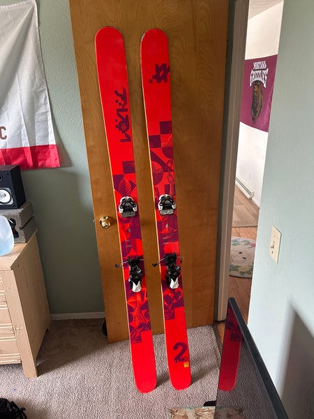 Unisex 2015 Volkl Two 196 cm Powder Skis With Bindings Max Din 13 (Used)