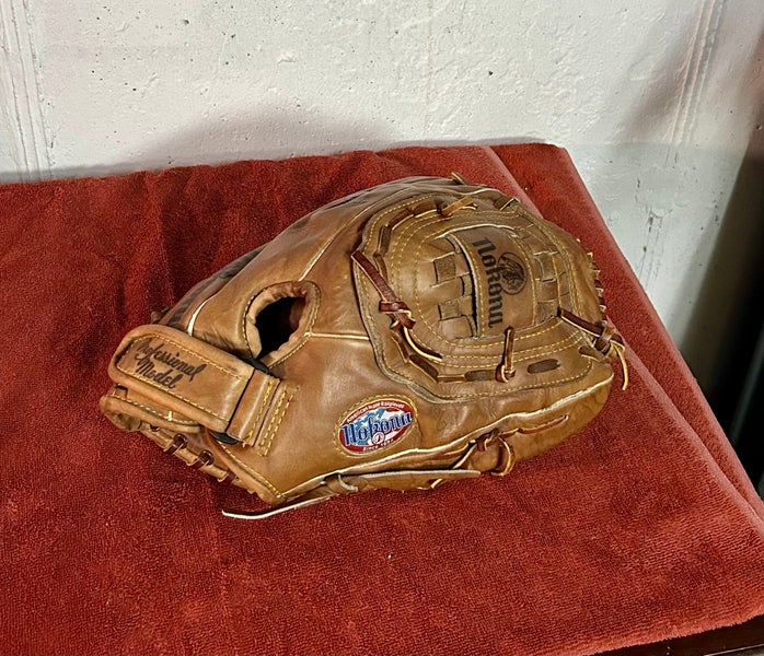 Nokona AMG-400 RHT Softball glove 14”