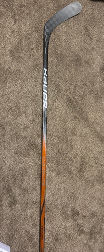Senior Bauer Vapor Hyperlite 2 Right Handed Hockey Stick P92 (Used)
