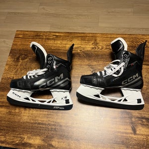 2023 CCM JetSpeed FT6 Pro Hockey Skates Regular Width Pro Stock 8.5 (New)
