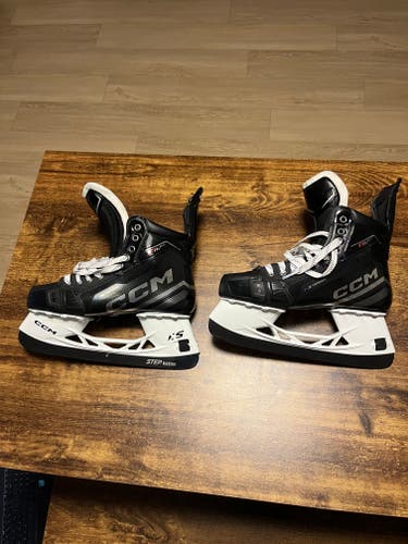 2023 CCM JetSpeed FT6 Pro Hockey Skates Regular Width Pro Stock 8.5 (New)