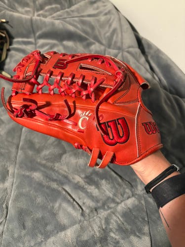 Wilson A2000 LH Pitcher's Baseball Glove 12" (Used)