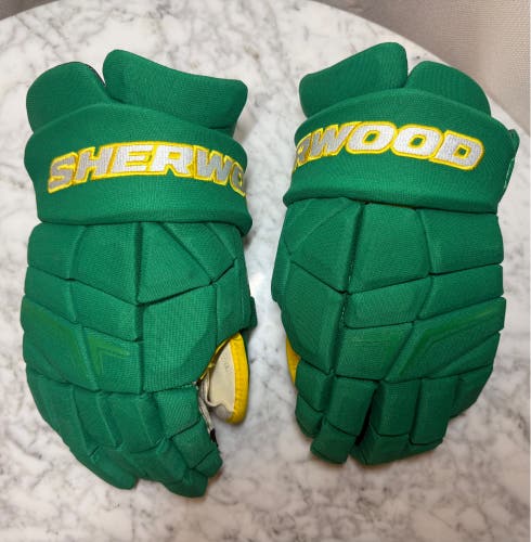 Sher-Wood Rekker Legend Pro Gloves 15" (Used)