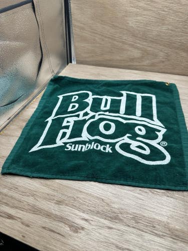 Bull Frog Sunblock Golf Towel