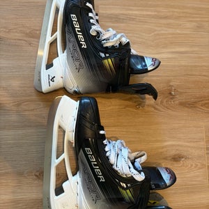 2025 Bauer Vapor Hyperlite 2 Hockey Skates 8.5 (New)