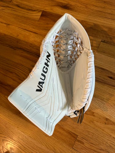 Vaughn SLR3 JR White Goalie Glove