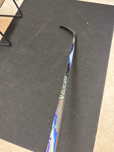 NEW Senior Bauer Vapor FlyLite RH Hockey Stick P92