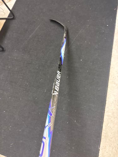 NEW Senior Bauer Vapor FlyLite RH Hockey Stick P28