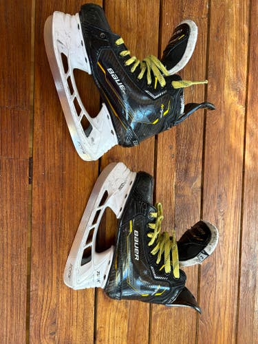 Bauer Supreme M5 Pro Hockey Skates Regular Width Size 3 (Used)